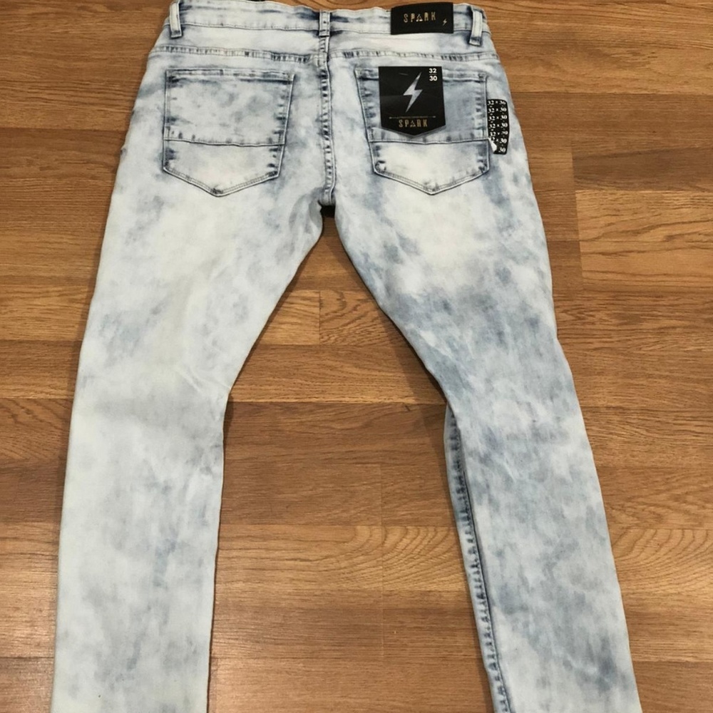 Men Jean's - Picture 2 of 4